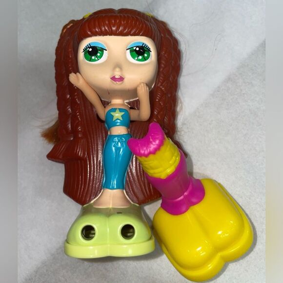 Two Diva Stars 2001 McDonald’s Toys with snap on 2nd outfit - Picture 15 of 15